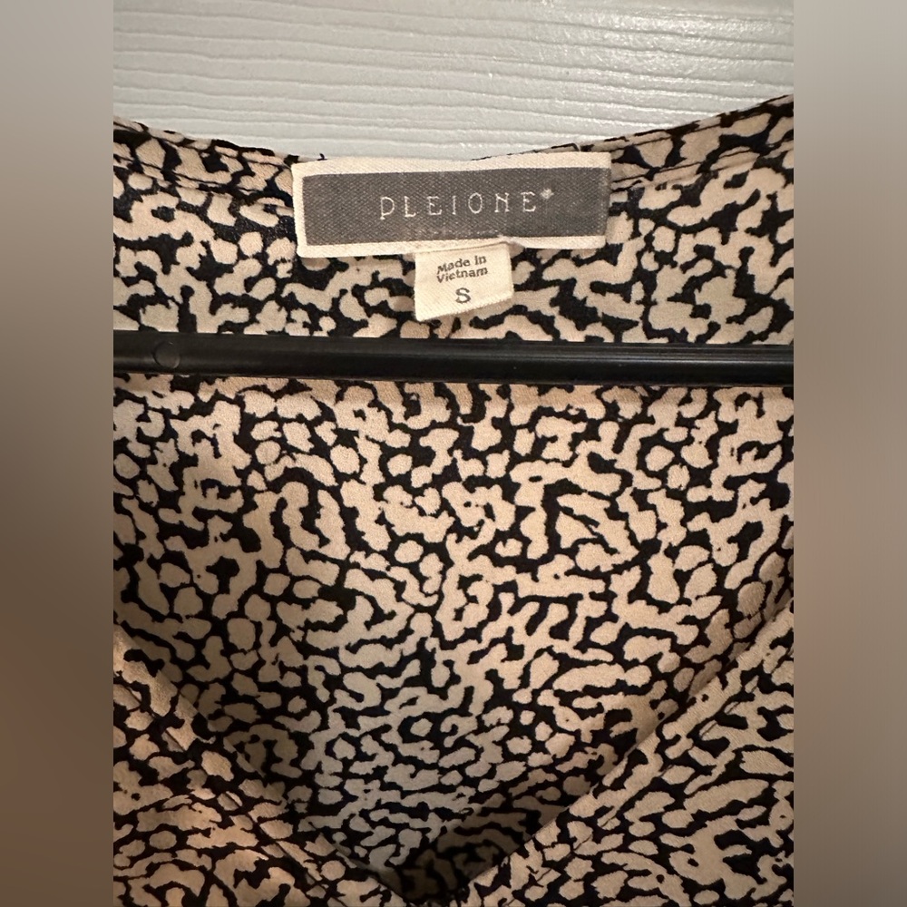 Pleione 🌼preloved short sleeve top - Picture 5 of 6